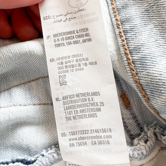 Abercrombie - Ultra High Rise Ankle Straight Jean - 28 / 6 - Picture 7 of 9